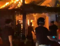 Kebakaran Hebat Landa Warung Kuliner di Bakung Baturaja, Warga Dihimbau Waspada.